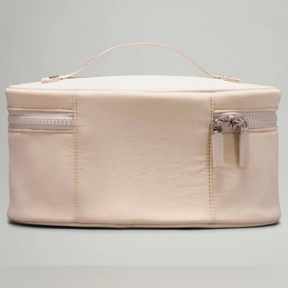 Lululemon Oval Top Access Kit Vol 3.5 L in White Opal - Picture 5 of 14